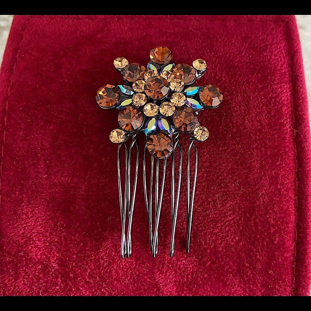 Vintage SNK crystal hair comb